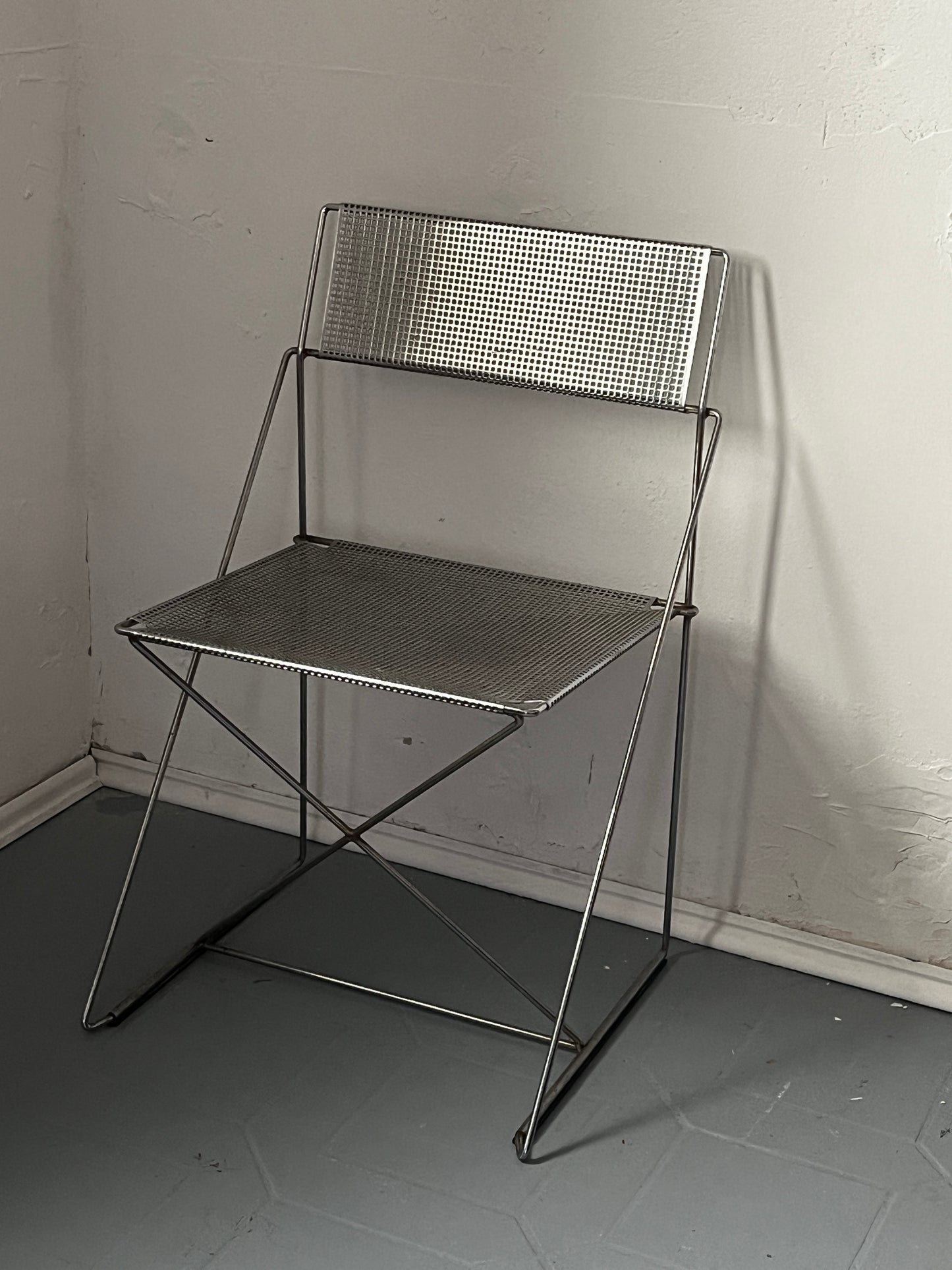 Niels Jörgen Haugesen metal armchair Magis 80s / 90s