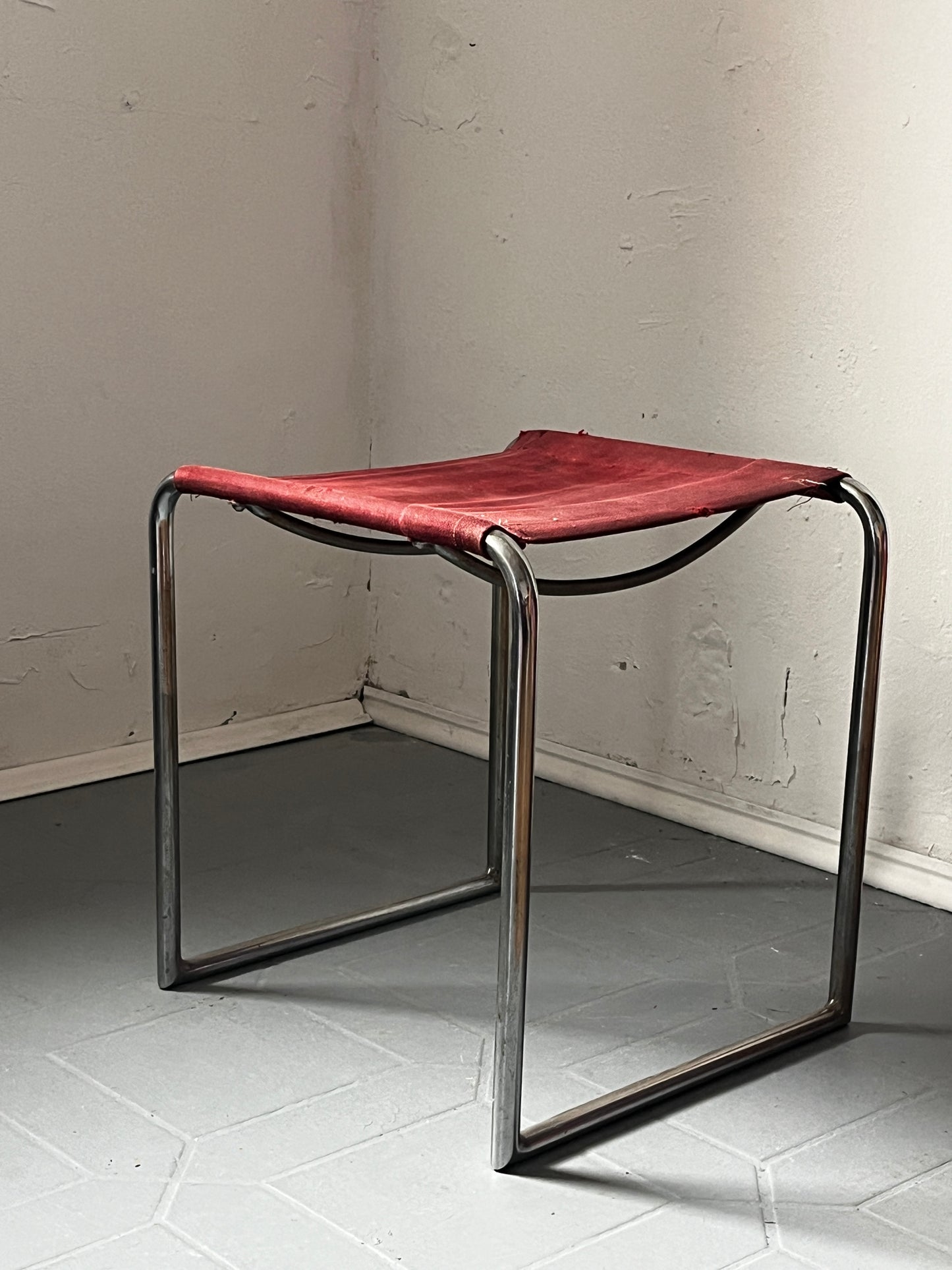Bauhaus Ära Stahlrohr Hocker mit Textilbezug