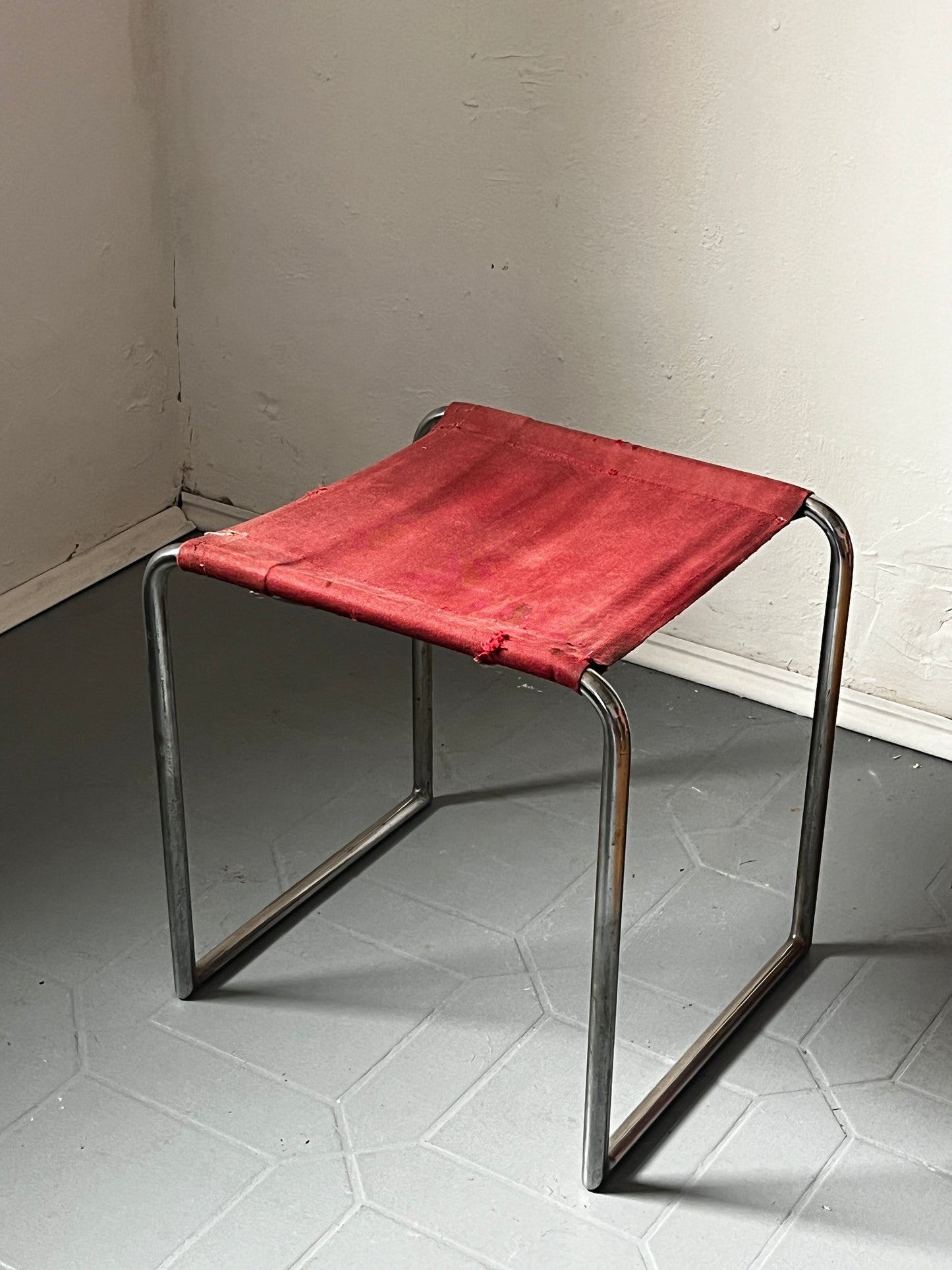 Bauhaus Ära Stahlrohr Hocker mit Textilbezug
