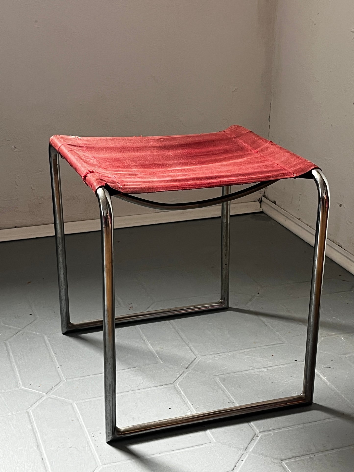 Bauhaus Ära Stahlrohr Hocker mit Textilbezug