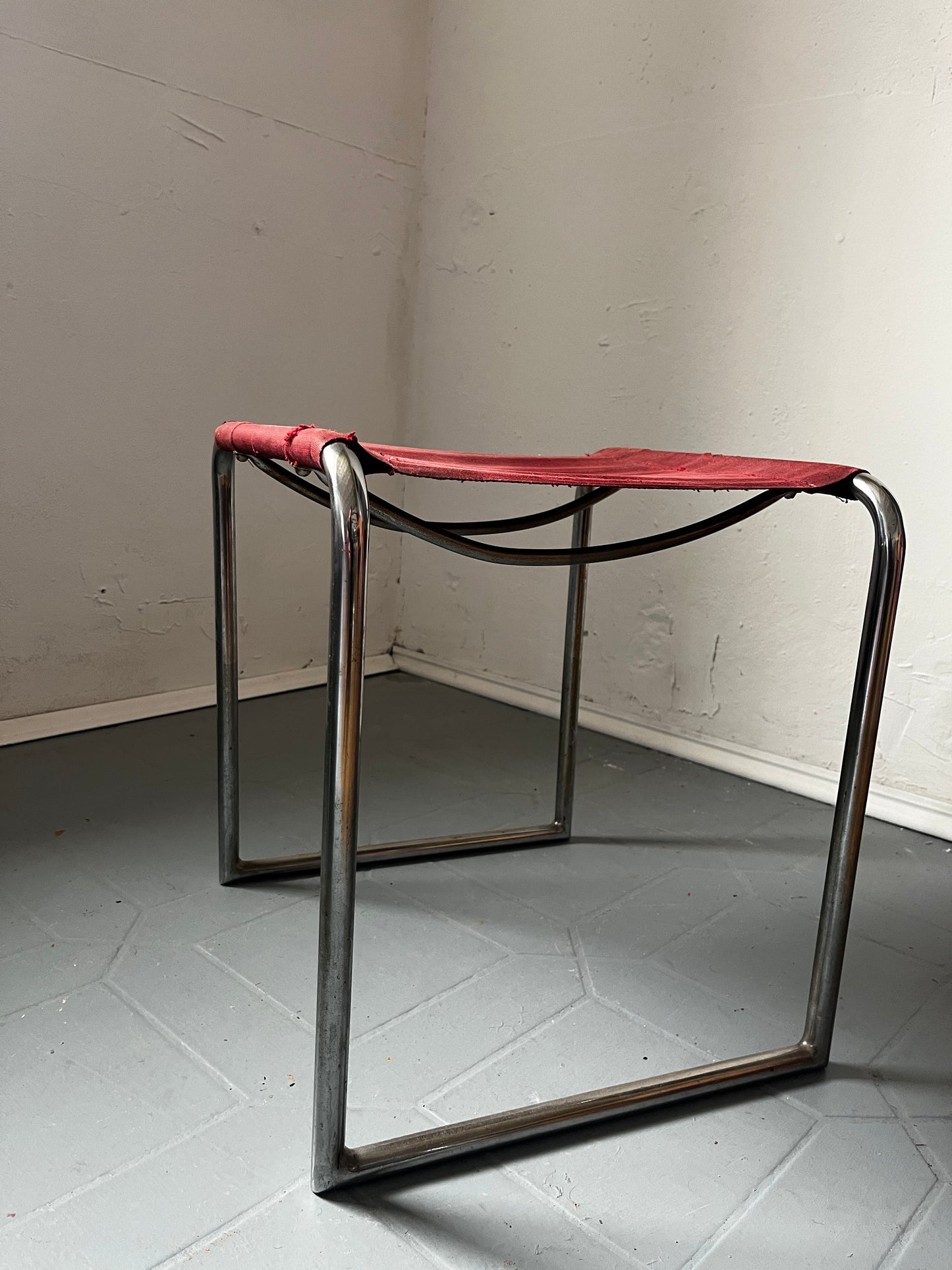 Bauhaus Ära Stahlrohr Hocker mit Textilbezug