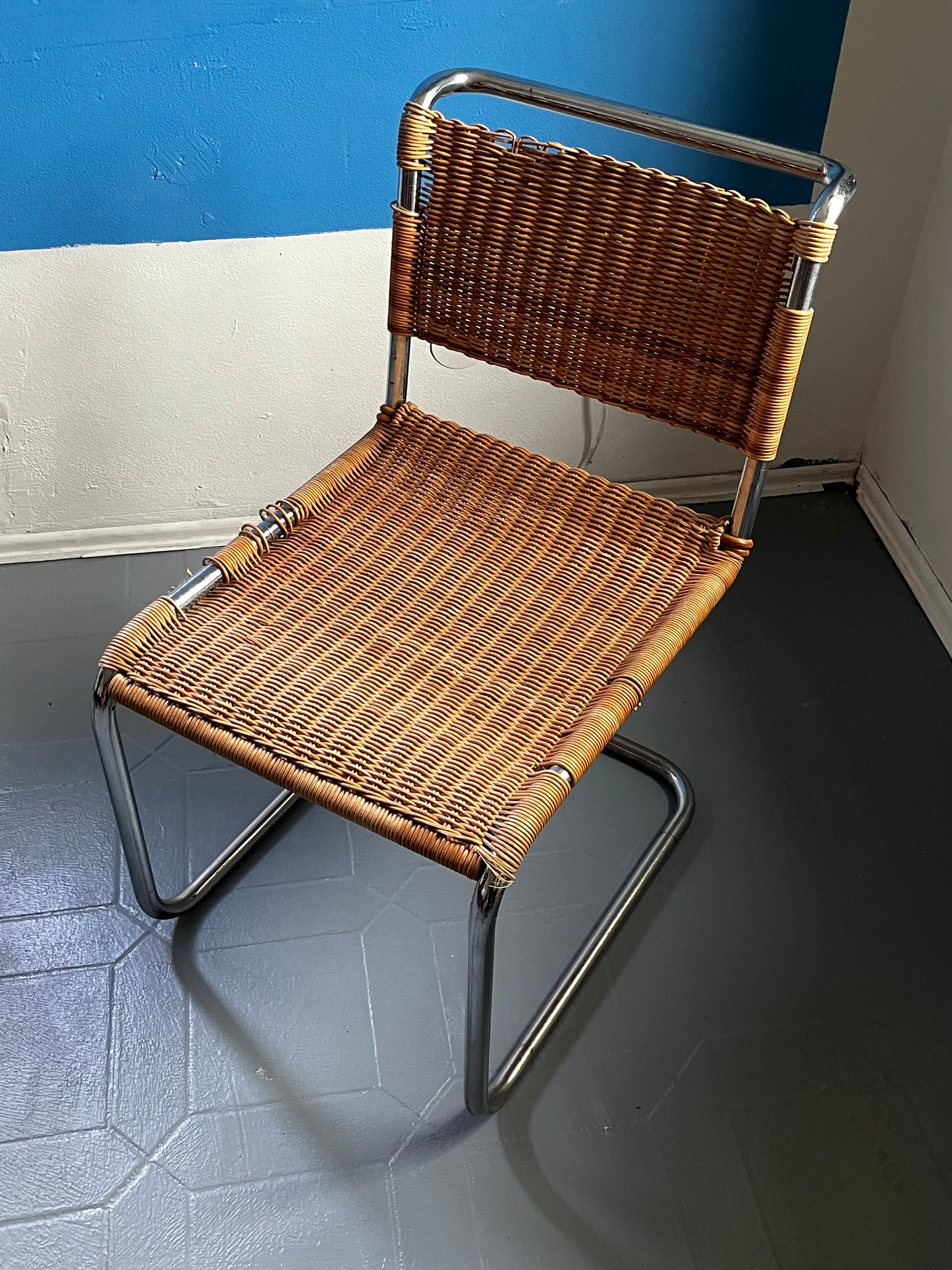 Steel tube chair, cantilever design, Bauhaus era, 1930s to 1950s