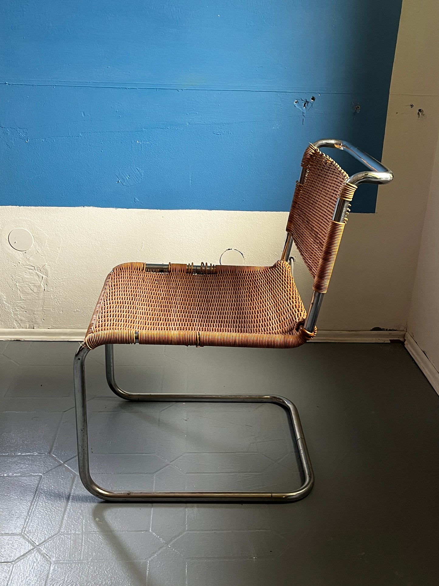 Steel tube chair, cantilever design, Bauhaus era, 1930s to 1950s
