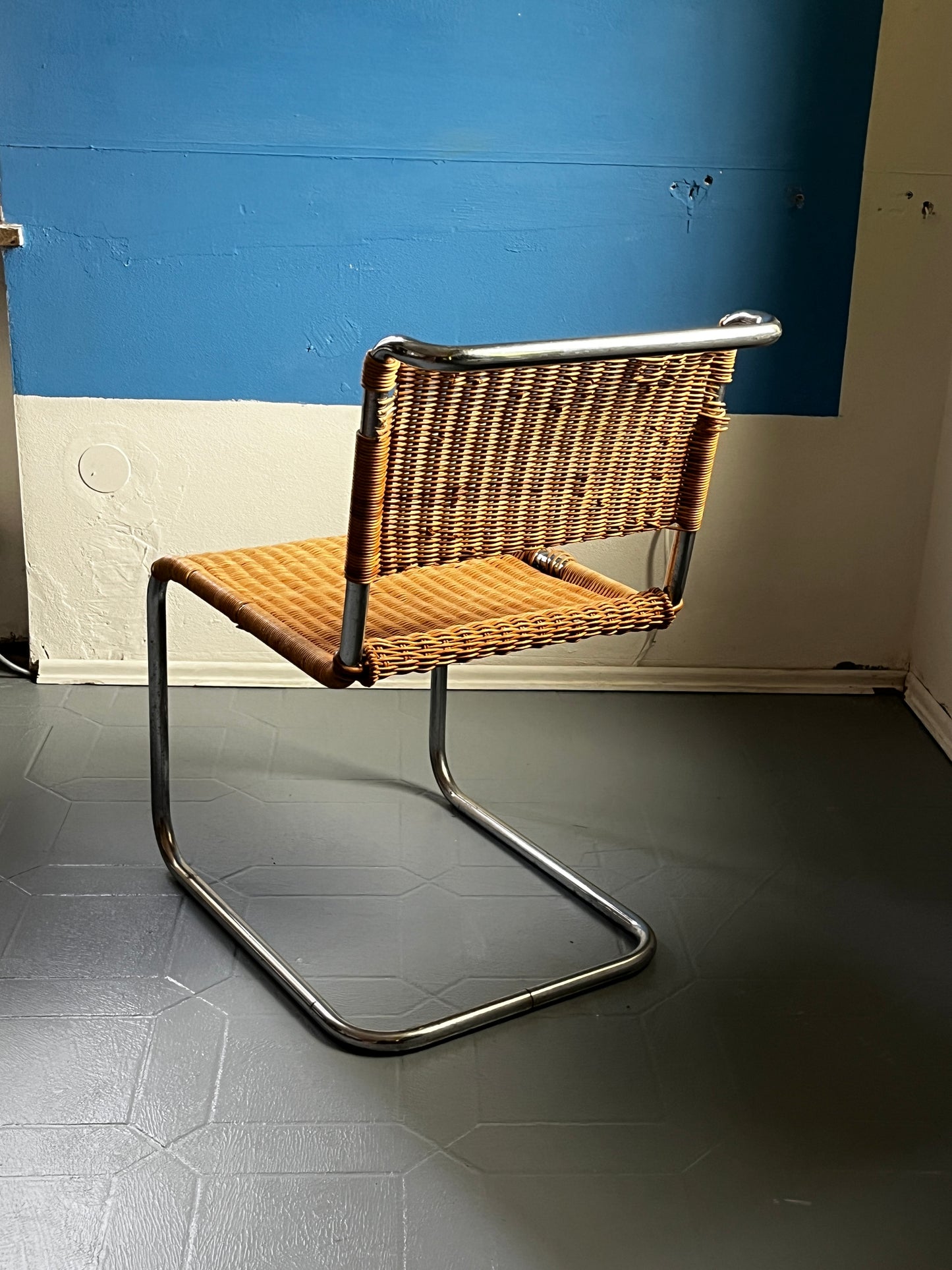Steel tube chair, cantilever design, Bauhaus era, 1930s to 1950s