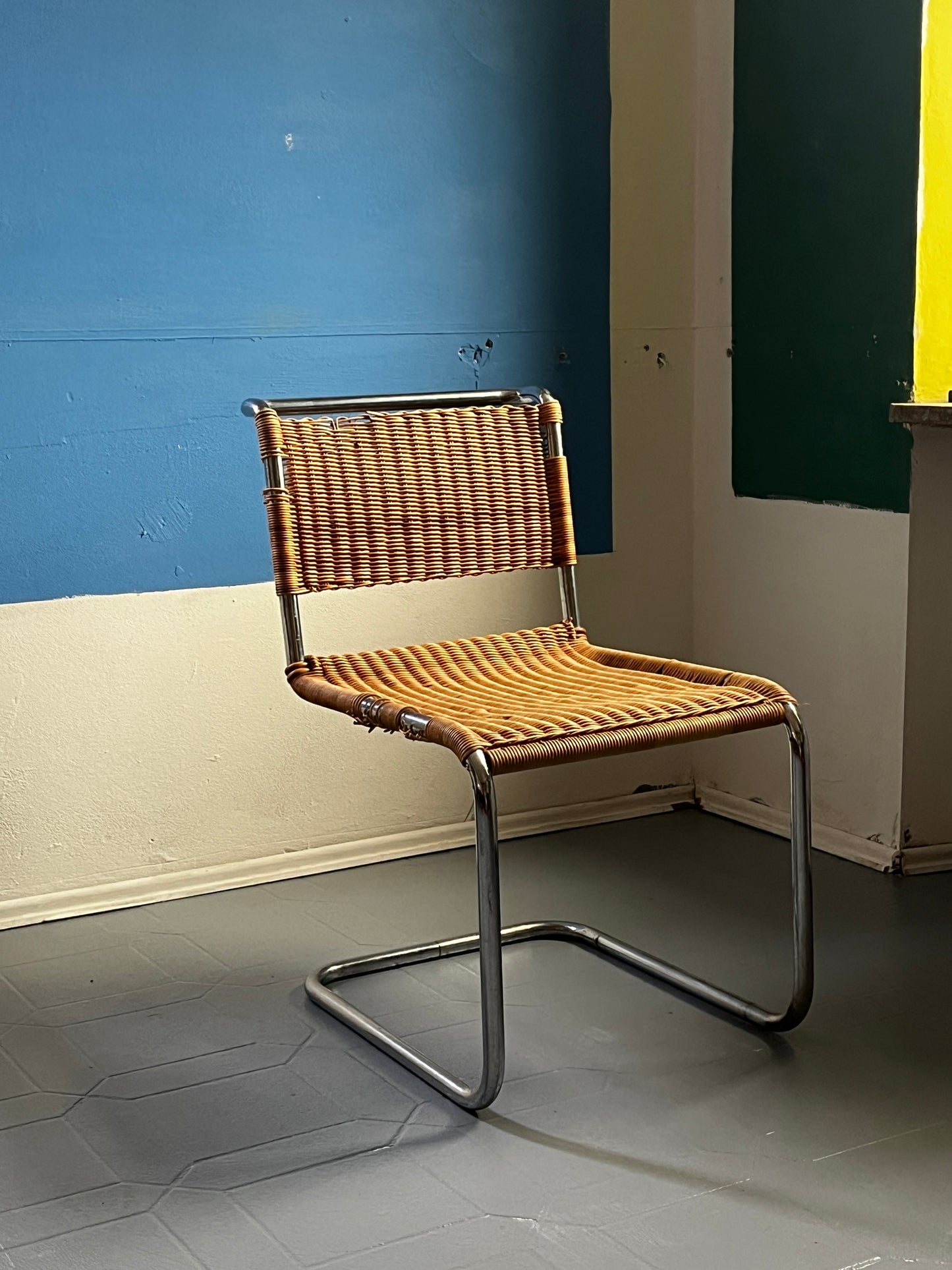 Steel tube chair, cantilever design, Bauhaus era, 1930s to 1950s