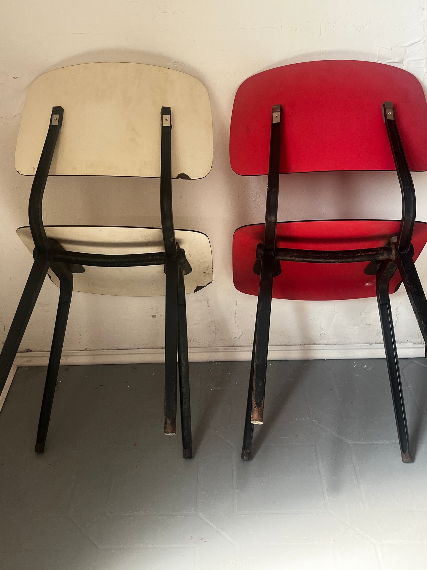 2 Revolt Sessel Friso Kramer Ahrend de Cirkel 1970 1980 Rot Weiss
