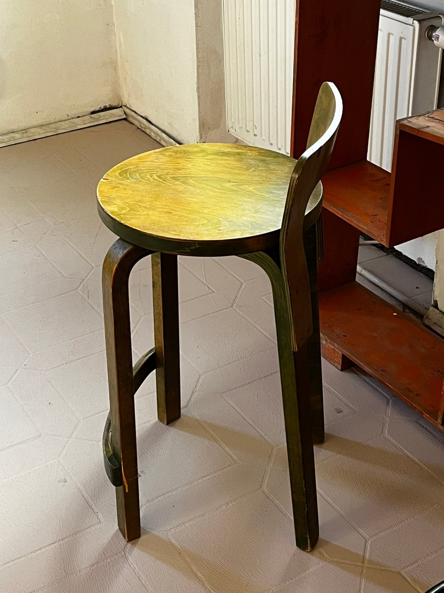Alvar Aalto K65 Barhocker 1970 / 1980 Holz grün Hersteller unbekannt - vintseekers