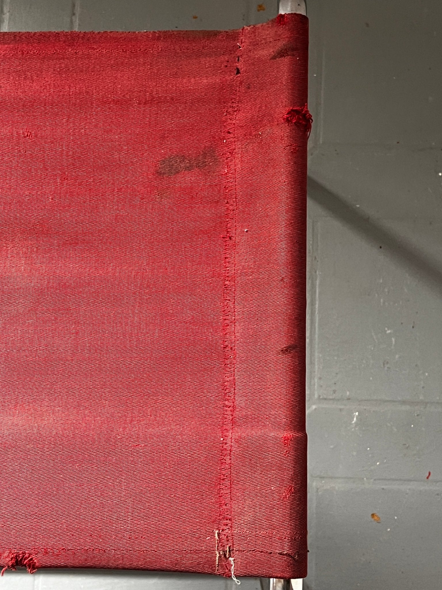 Bauhaus Hocker Stahlrohr mit Textil rot - vintseekers