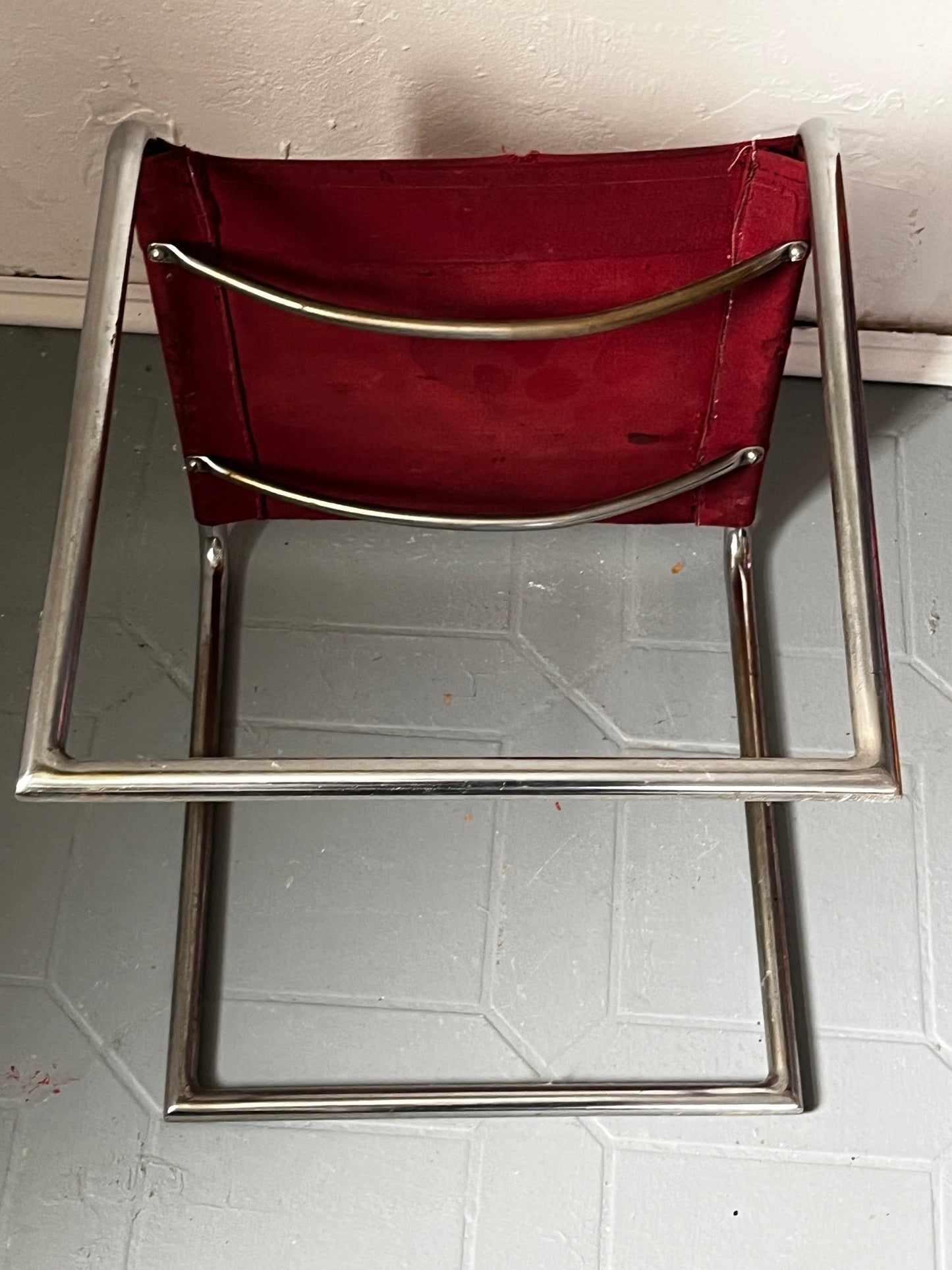 Bauhaus Hocker Stahlrohr mit Textil rot - vintseekers