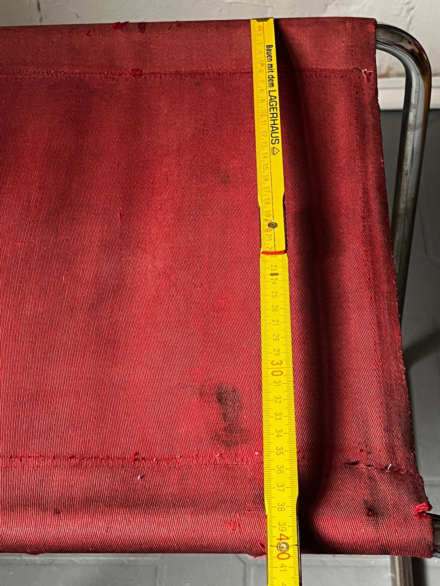 Bauhaus Hocker Stahlrohr mit Textil rot - vintseekers