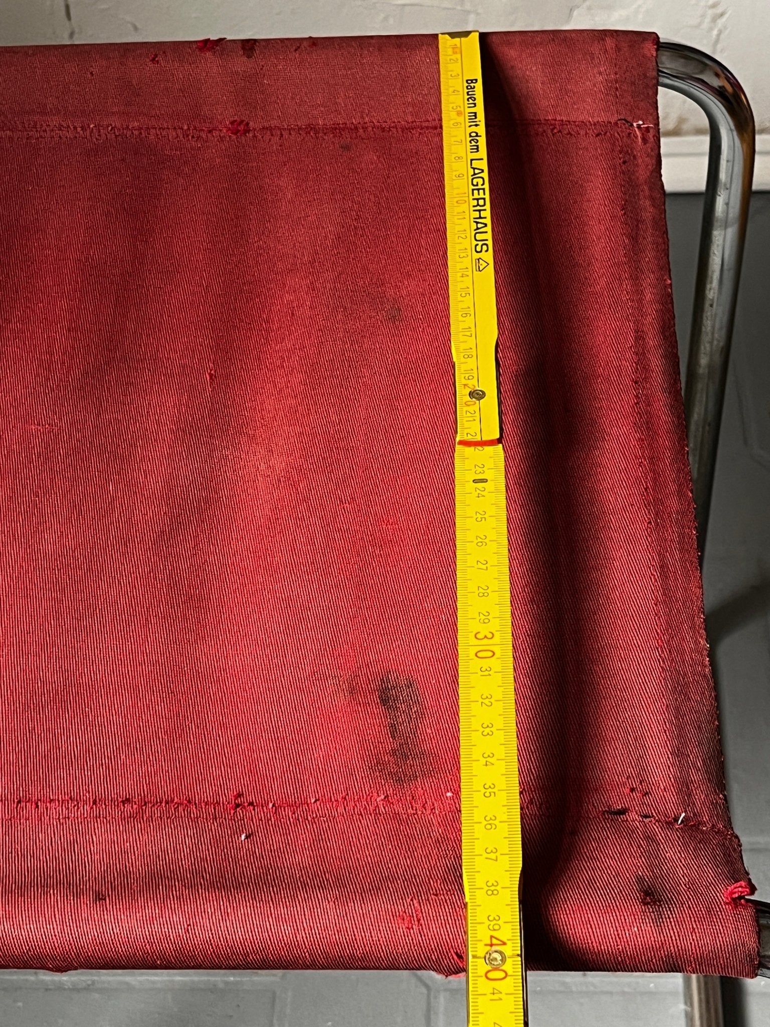 Bauhaus Hocker Stahlrohr mit Textil rot - vintseekers