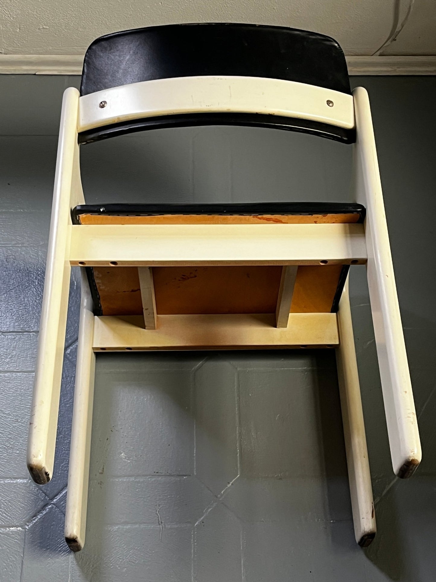 Eero Aarnio Flamingo Sessel Holz weiss Kunstleder schwarz - vintseekers