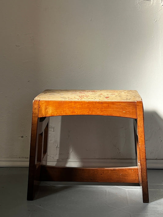 Jugendstil Hocker Holz braun Textil floral - vintseekers