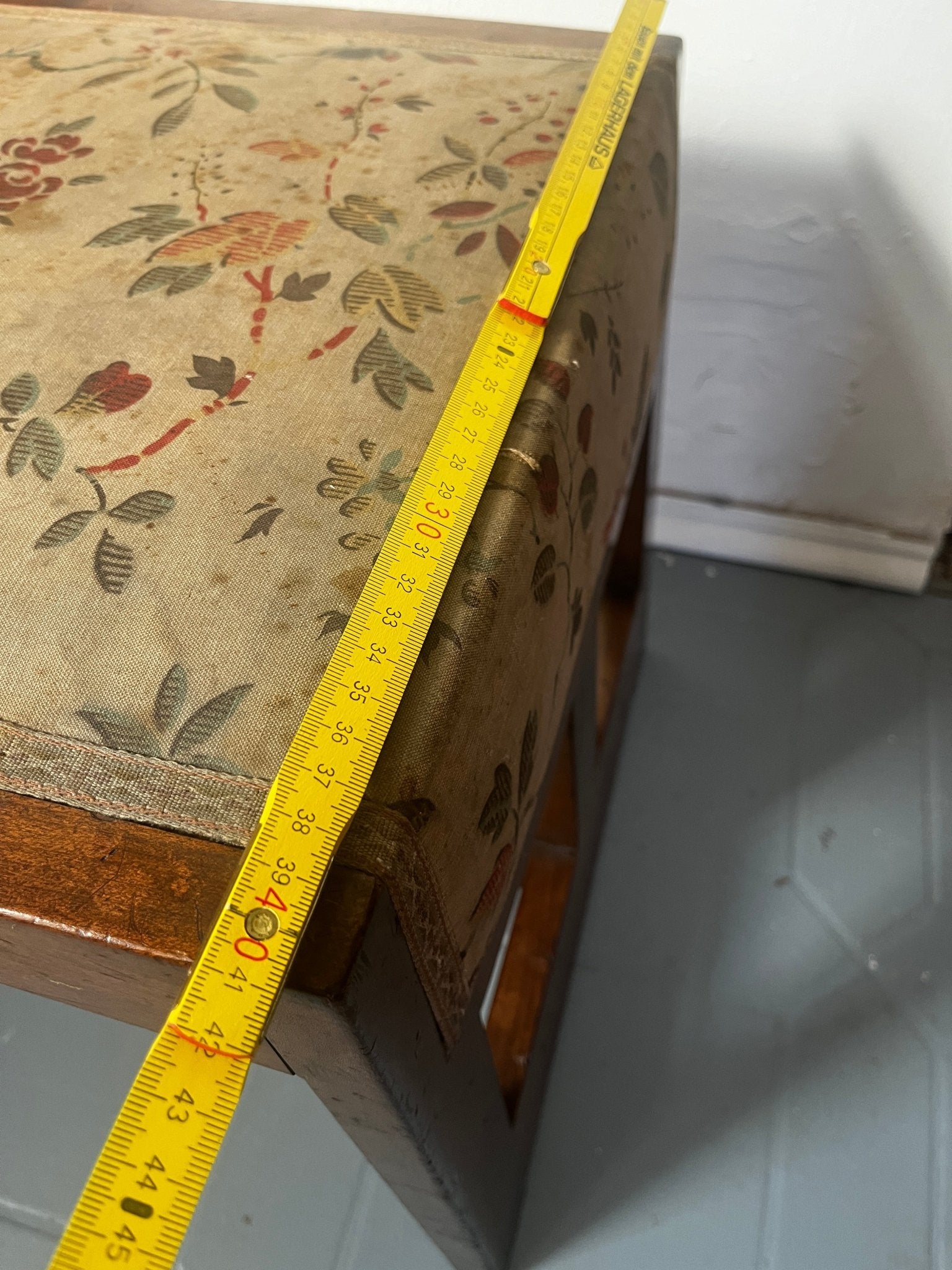Jugendstil Hocker Holz braun Textil floral - vintseekers