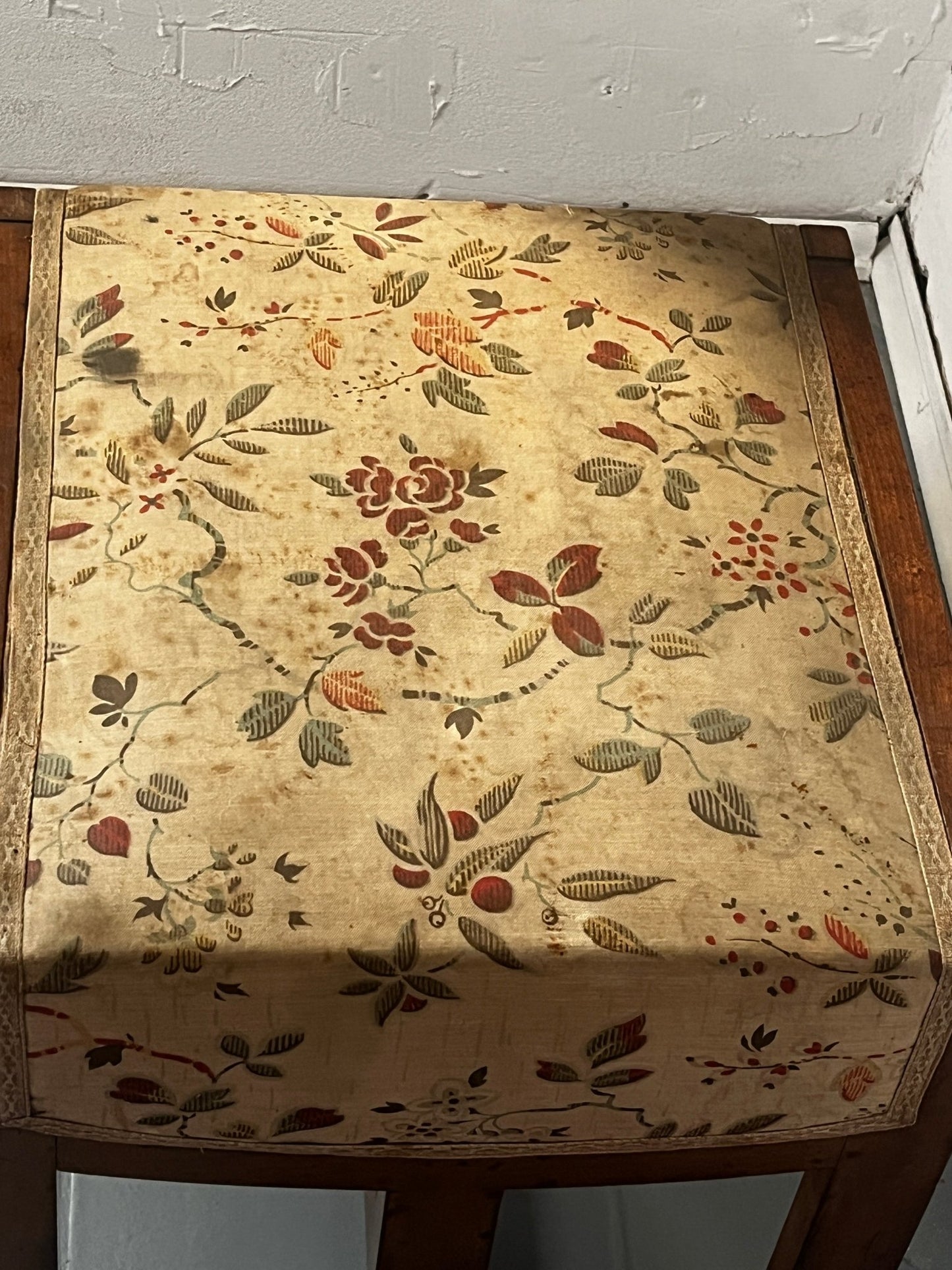 Jugendstil Hocker Holz braun Textil floral - vintseekers