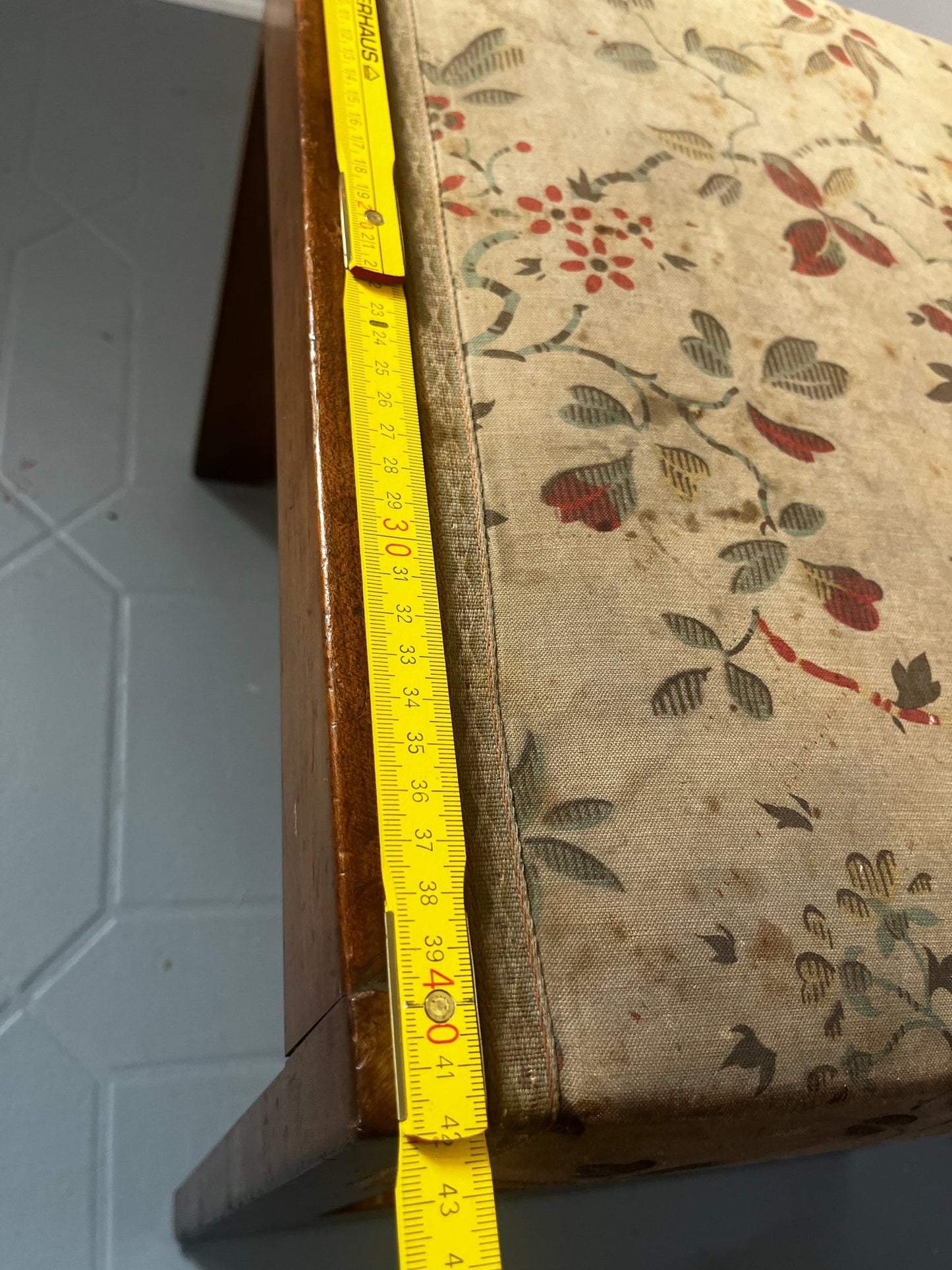 Jugendstil Hocker Holz braun Textil floral - vintseekers