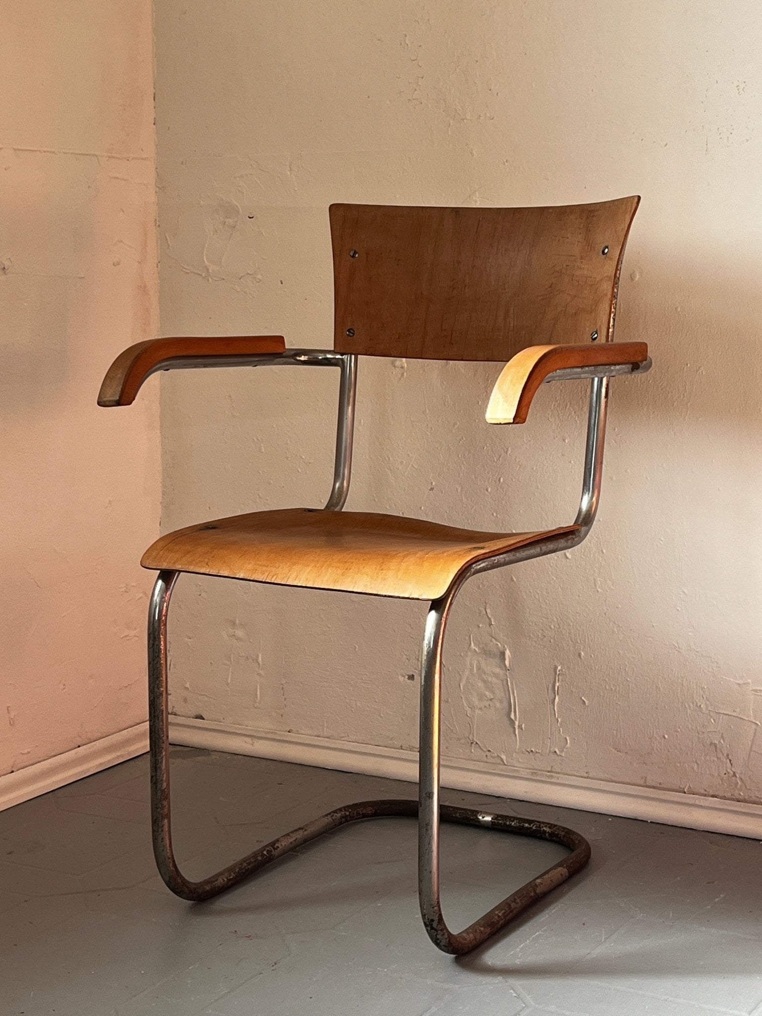 Mart Stam S 43 F Sessel Freischinger Gottwald Wien Stahlrohr Holz braun - vintseekers