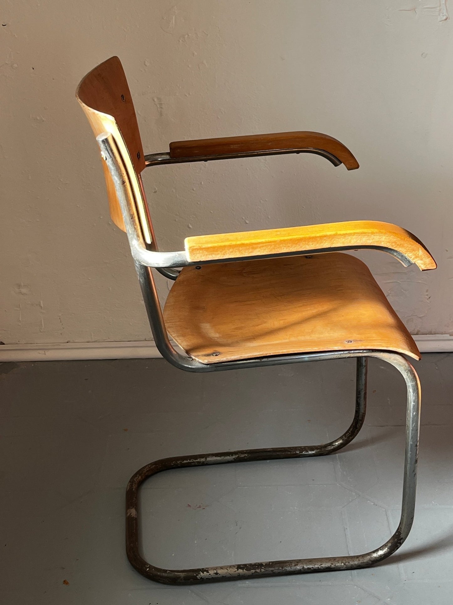 Mart Stam S 43 F Sessel Freischinger Gottwald Wien Stahlrohr Holz braun - vintseekers