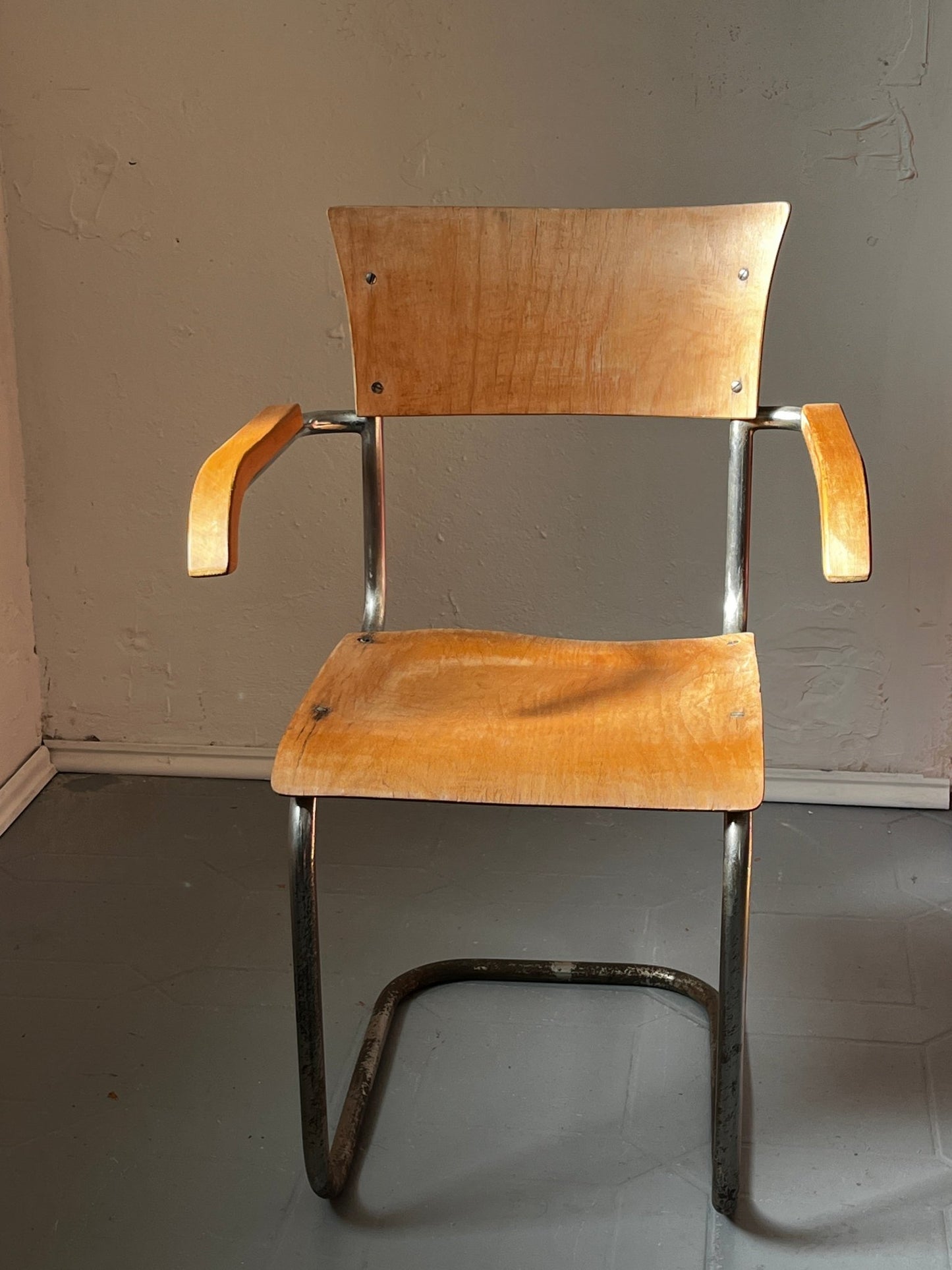 Mart Stam S 43 F Sessel Freischinger Gottwald Wien Stahlrohr Holz braun - vintseekers
