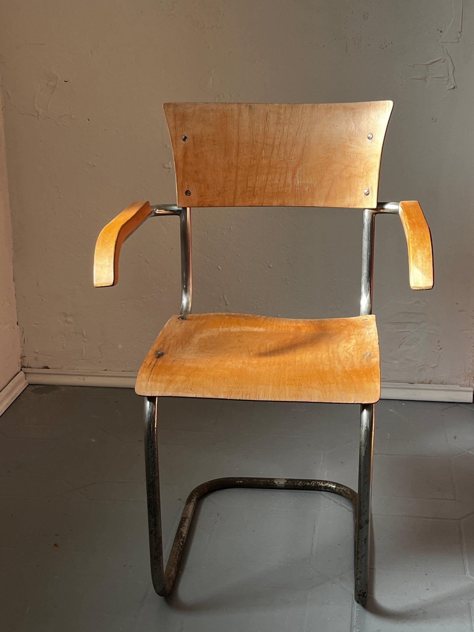 Mart Stam S 43 F Sessel Freischinger Gottwald Wien Stahlrohr Holz braun - vintseekers