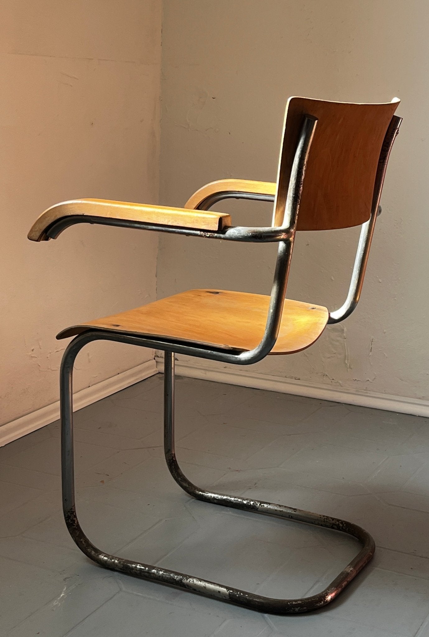 Mart Stam S 43 F Sessel Freischinger Gottwald Wien Stahlrohr Holz braun - vintseekers